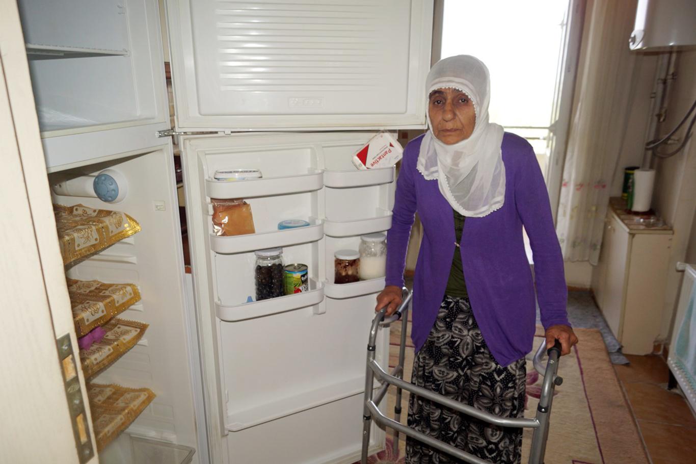 ​Haftalardır elektriği kesilen engelli kadın yetkililere seslendi